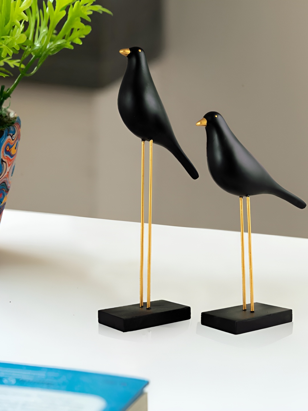 

Zart Black Birds Showpiece