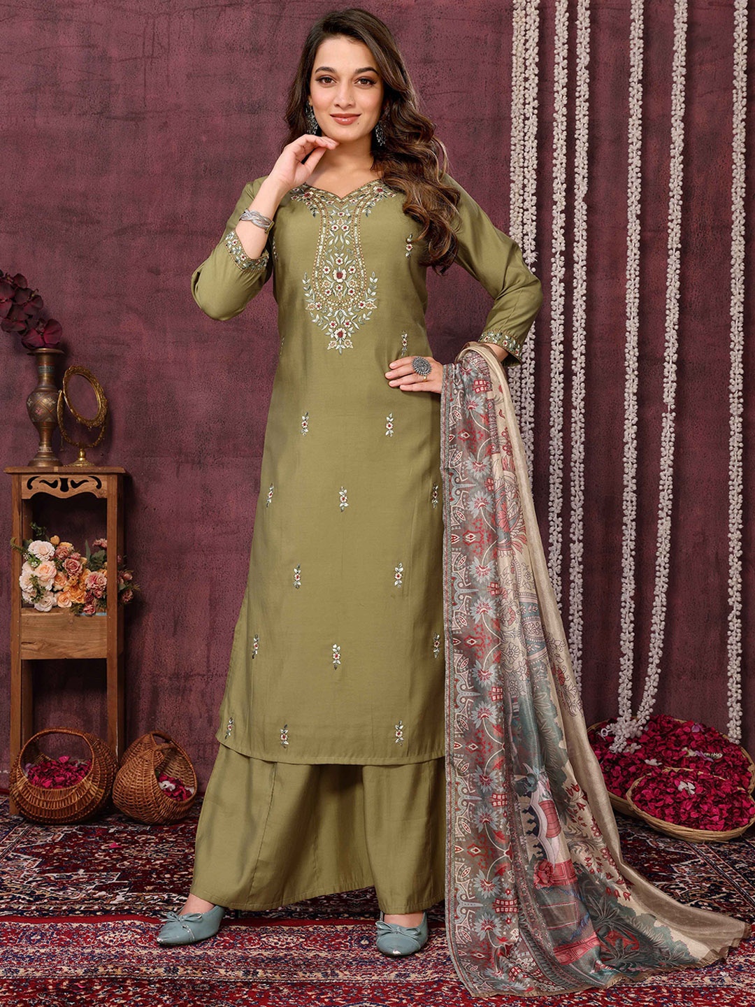 

SUNDARNAARI Floral Embroidered Thread Work Kurta with Palazzo & Dupatta, Olive