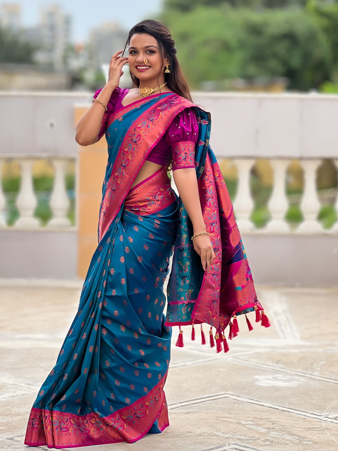 

YAVIRA SILK Woven Design Zari Paithani Saree, Blue