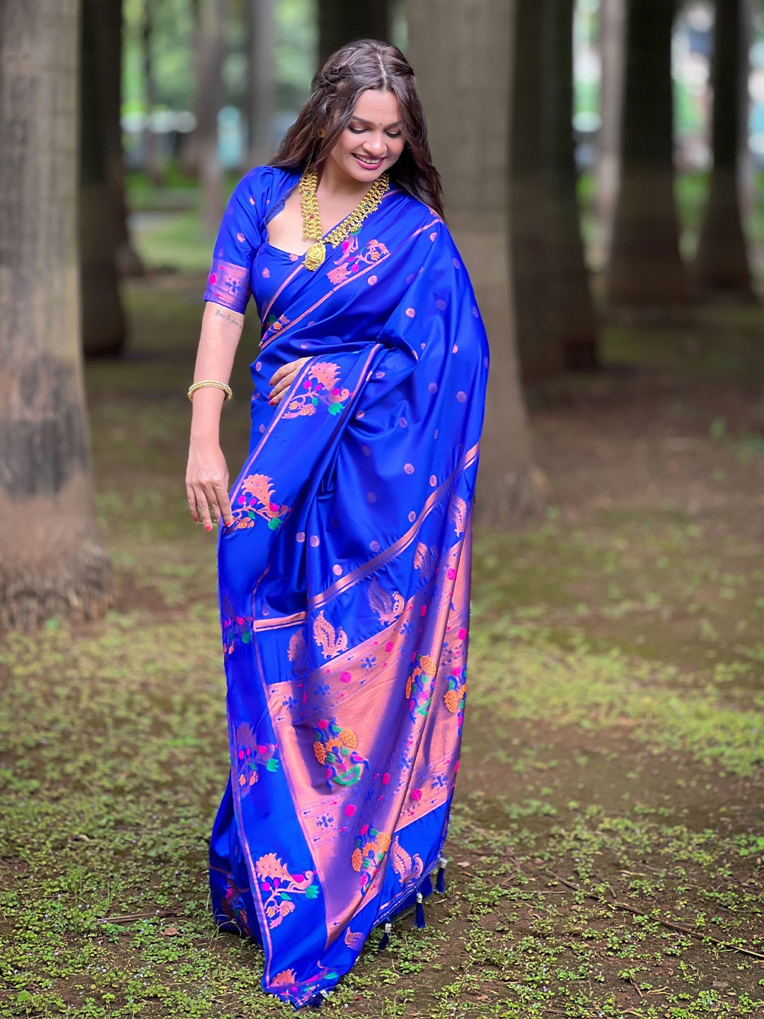 

YAVIRA SILK Woven Design Zari Silk Blend Paithani Saree, Blue