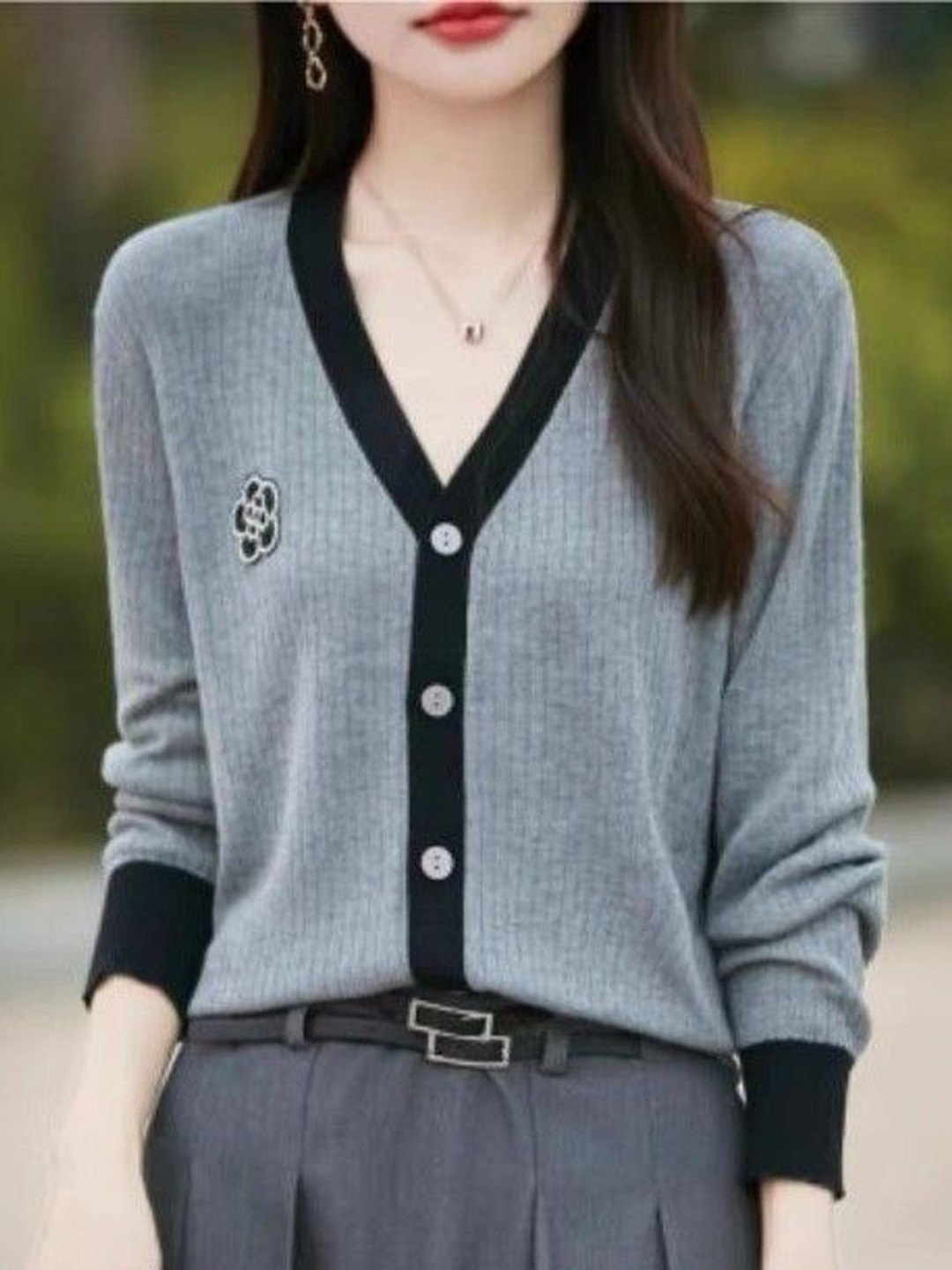 

StyleCast Women Ribbed V-Neck Applique Long Sleeves Cardigan Sweaters, Grey