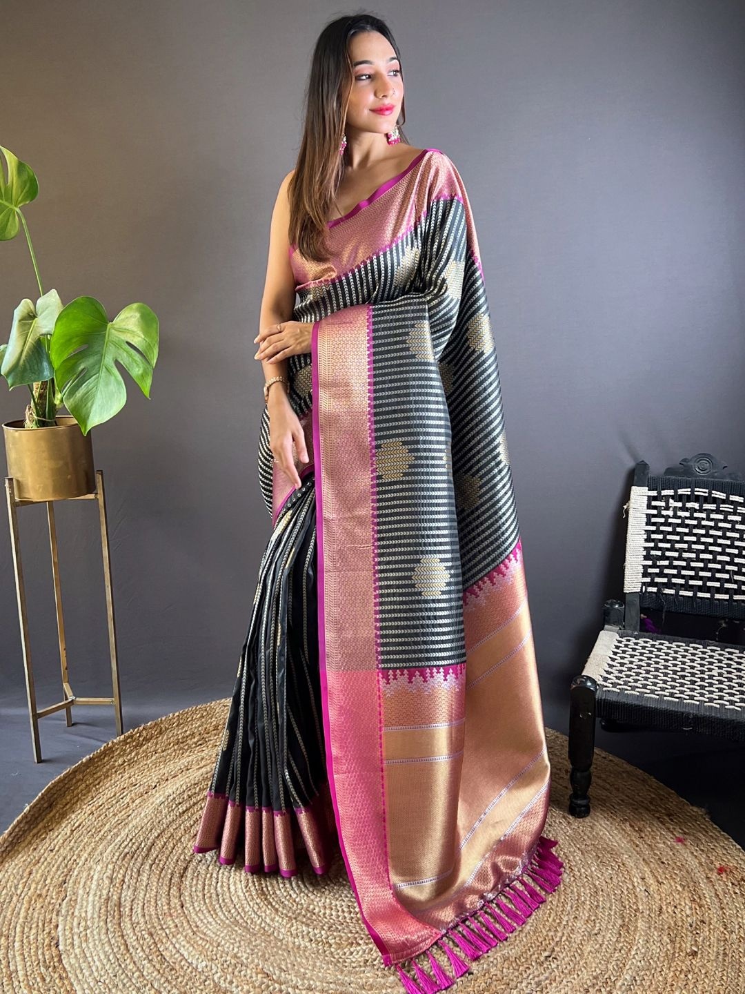 

Mitera Woven Design Zari Banarasi Saree, Black