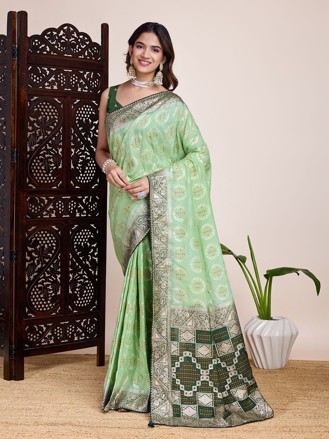 

CARTYSHOP Woven Design Zari Paithani Saree, Lime green