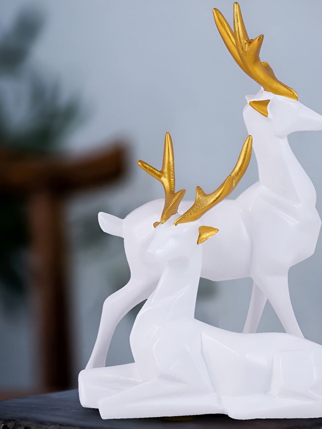 

Zart White Figurine Showpiece