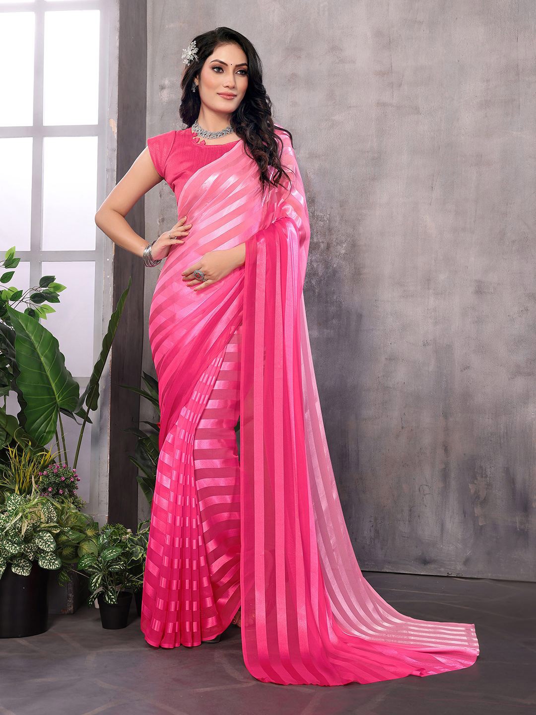 

Moda Rapido Striped Printed Saree, Pink
