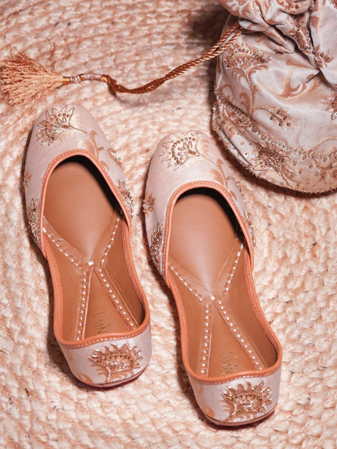 

UMNOVE Women Embellished Ethnic Mojaris Flats, Gold