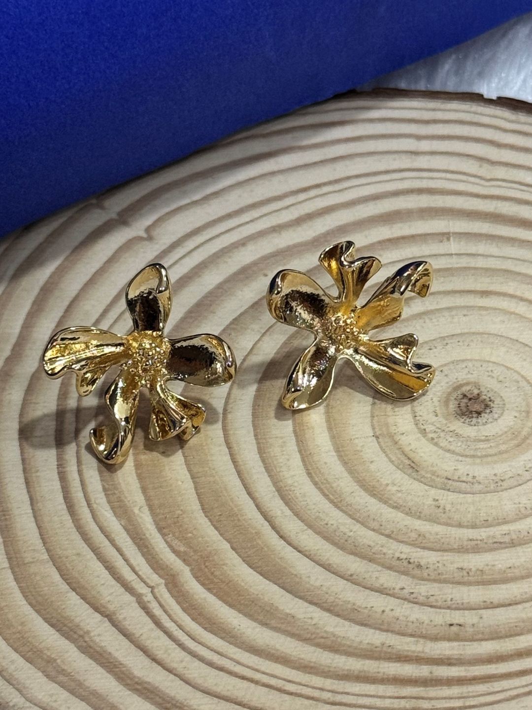 

The Jewellery Tale Contemporary Studs Earrings, Gold