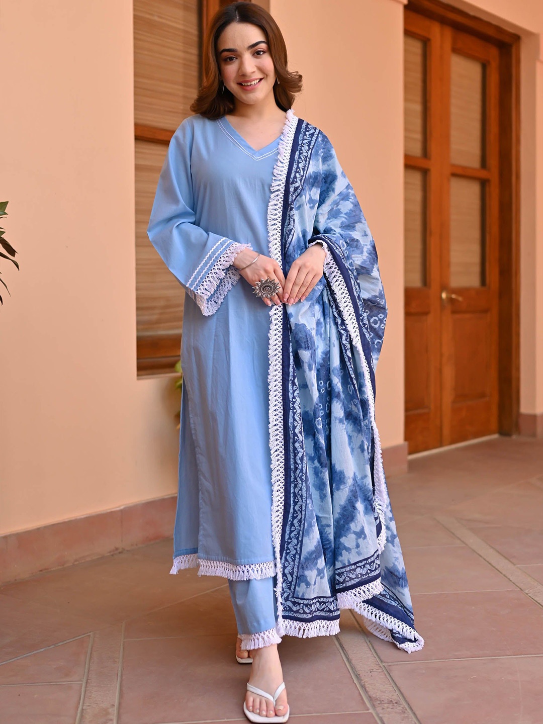 

Bunaai V Neck Gotta Patti Straight Kurta with Pyjamas & Dupatta, Blue