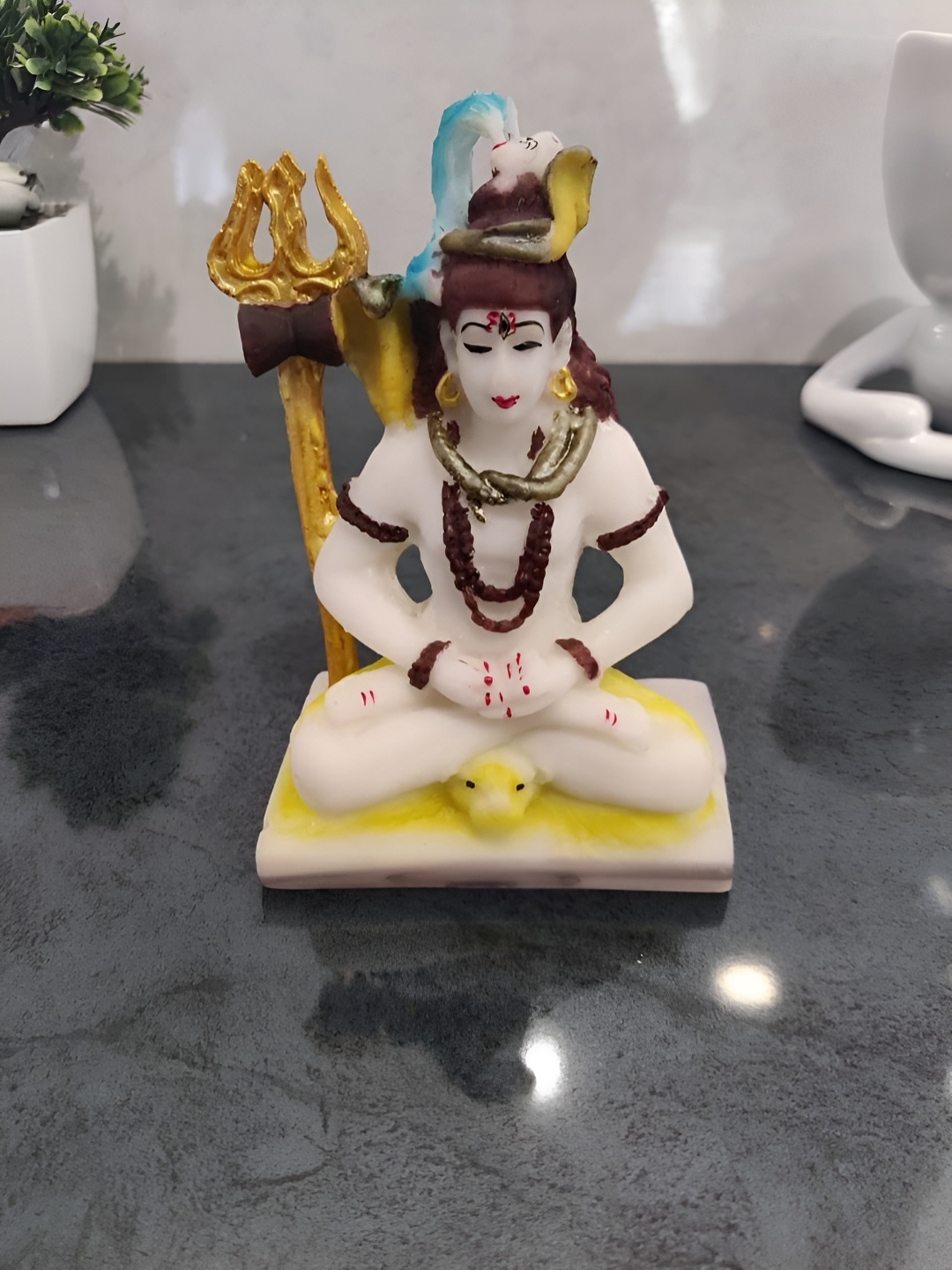 

Zart White Religious Idol Showpiece