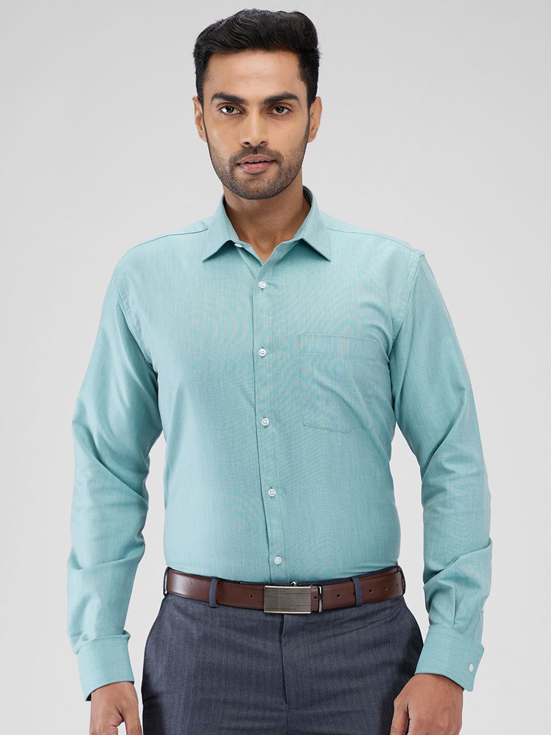 

Parx Men Spread Collar Solid Slim Fit Formal Shirt, Green