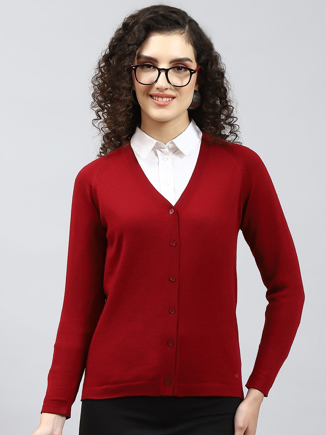 

Monte Carlo Women Solid V Neck Cardigan, Maroon