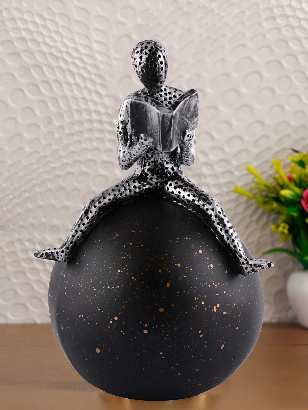 

Zart Black Idol Showpiece