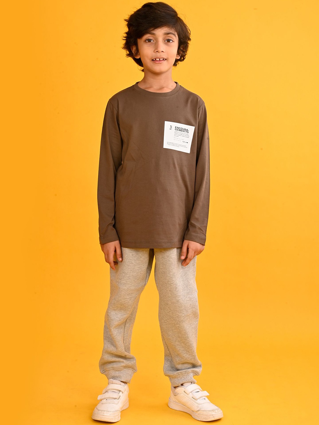 

Anthrilo Boys Printed T-shirt With Joggers, Brown