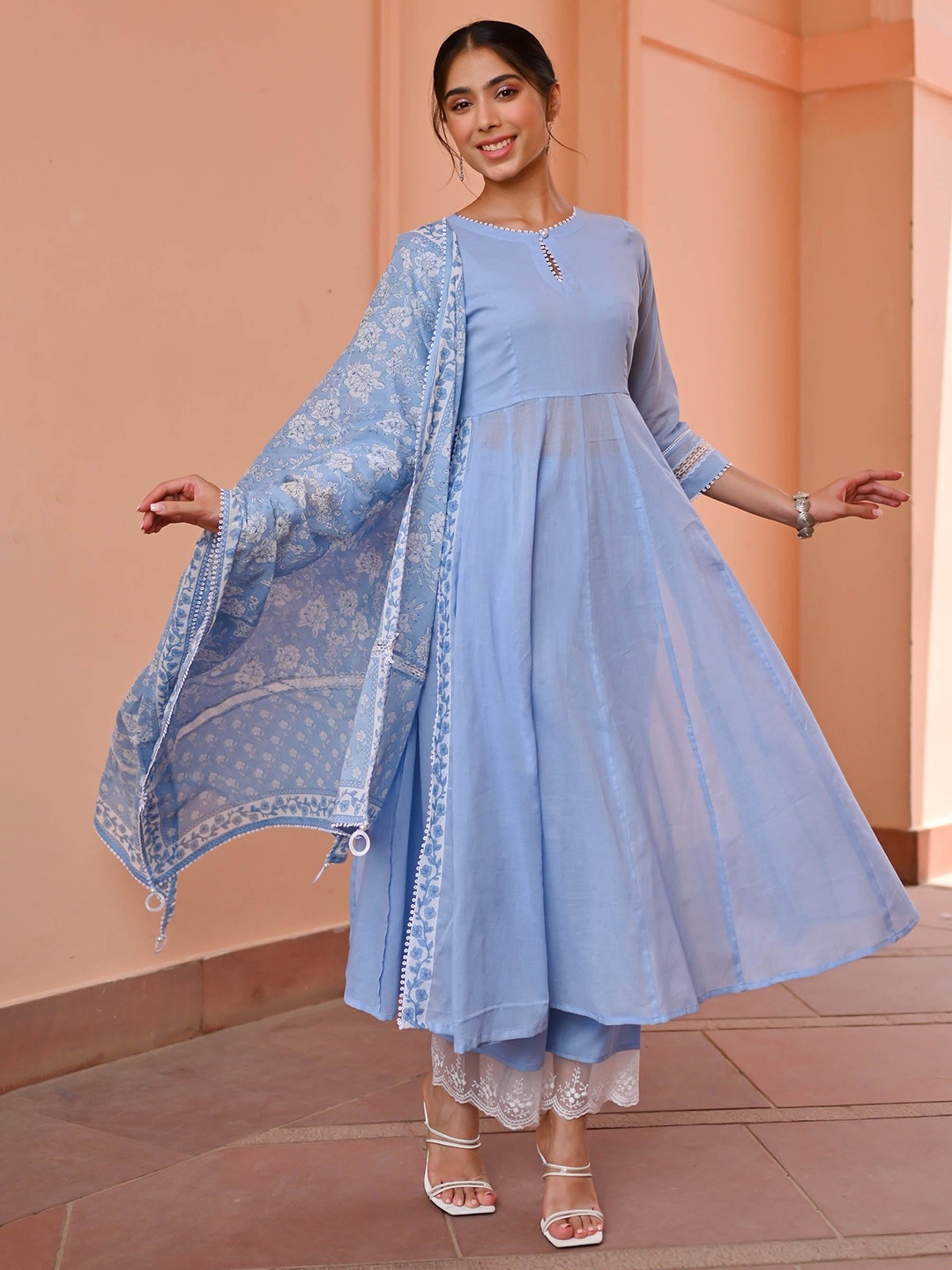 

Bunaai Keyhole Neck Kurta with Trouser & With Dupatta, Blue