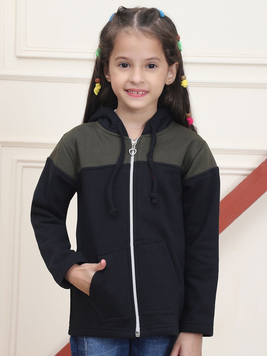 

MINI & MING Girls Colourblocked Hooded Sweatshirt, Black