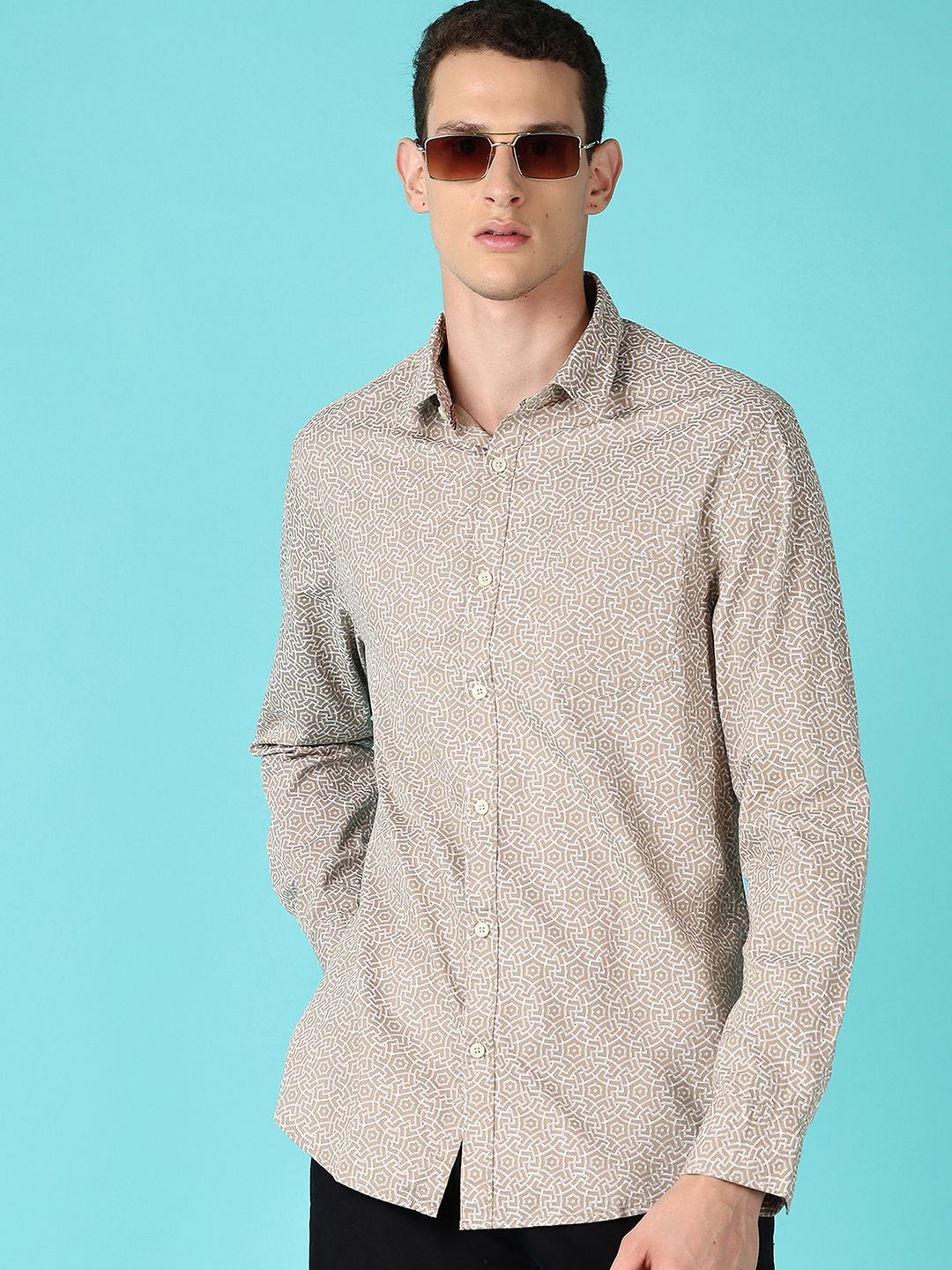 

V-Mart Men Spread Collar Geometric Printed Cotton Casual Shirt, Khaki