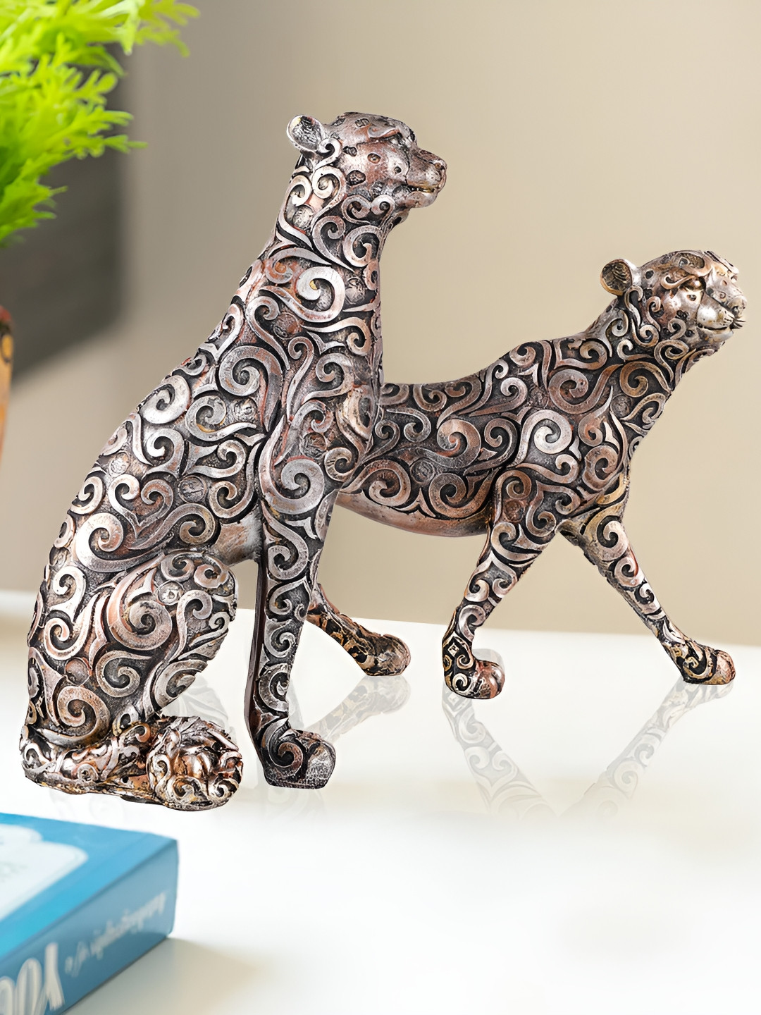 

Zart Black Idol Showpiece