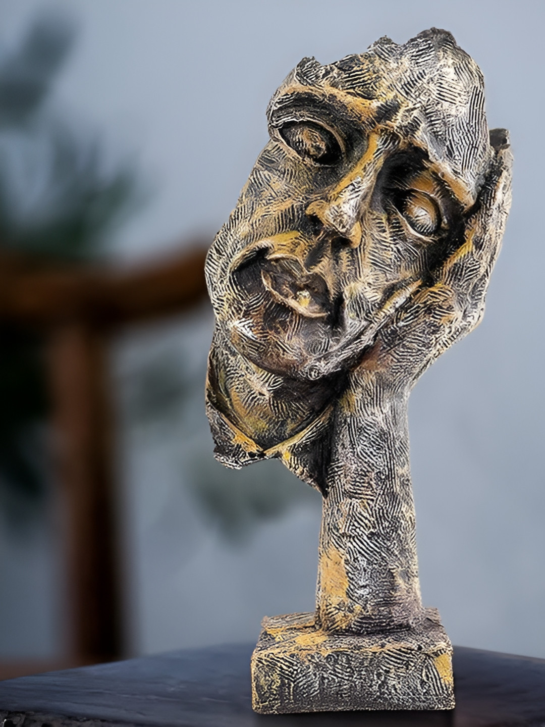 

Zart Gold-Toned & Black This unique DIY Car dashboard sculpture Showpiece