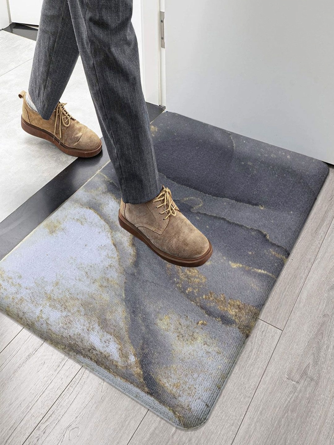 

LUXEHOME INTERNATIONAL Grey & White Abstract Printed Anti- Skid Doormat
