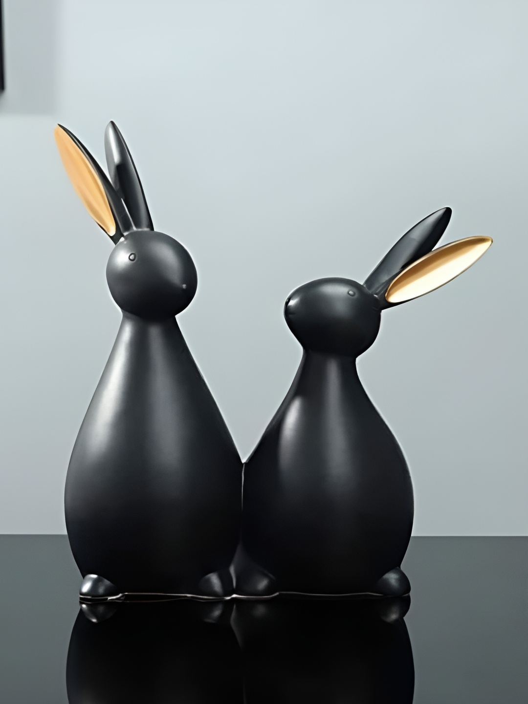 

Zart Black Idol Showpiece