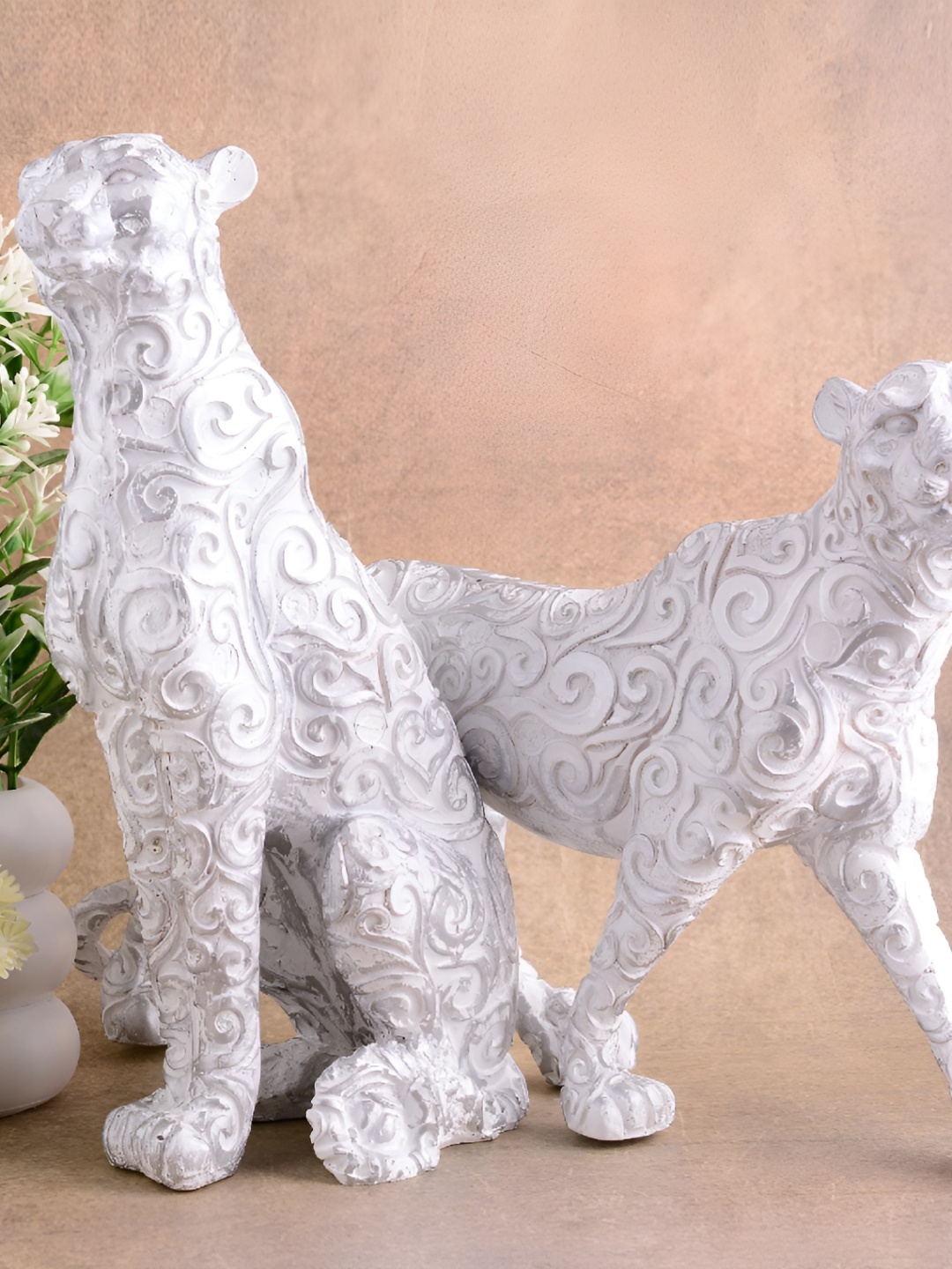 

Zart White 2 Pieces Birds and Animals Figurine Showpieces