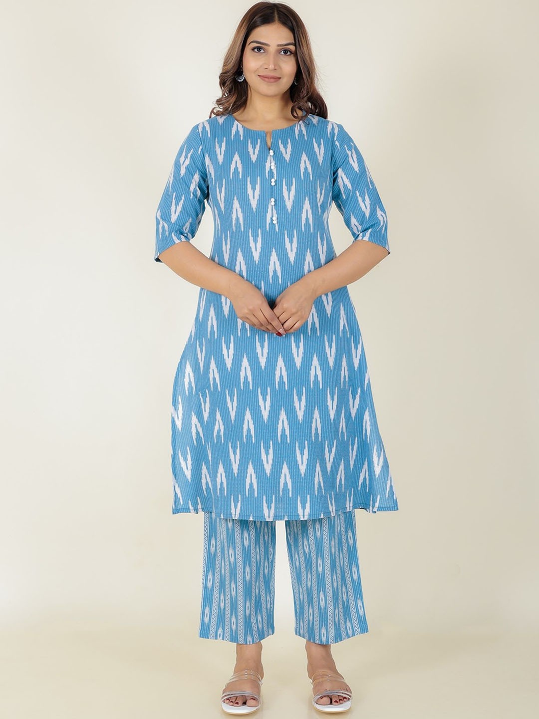 

Aramya Geometric Printed Round Neck Three-Quarter Sleeves Pure Cotton Kurta & Trouser, Blue
