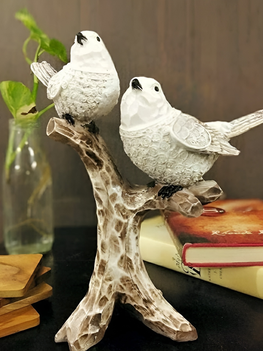 

Zart White Idol Showpiece