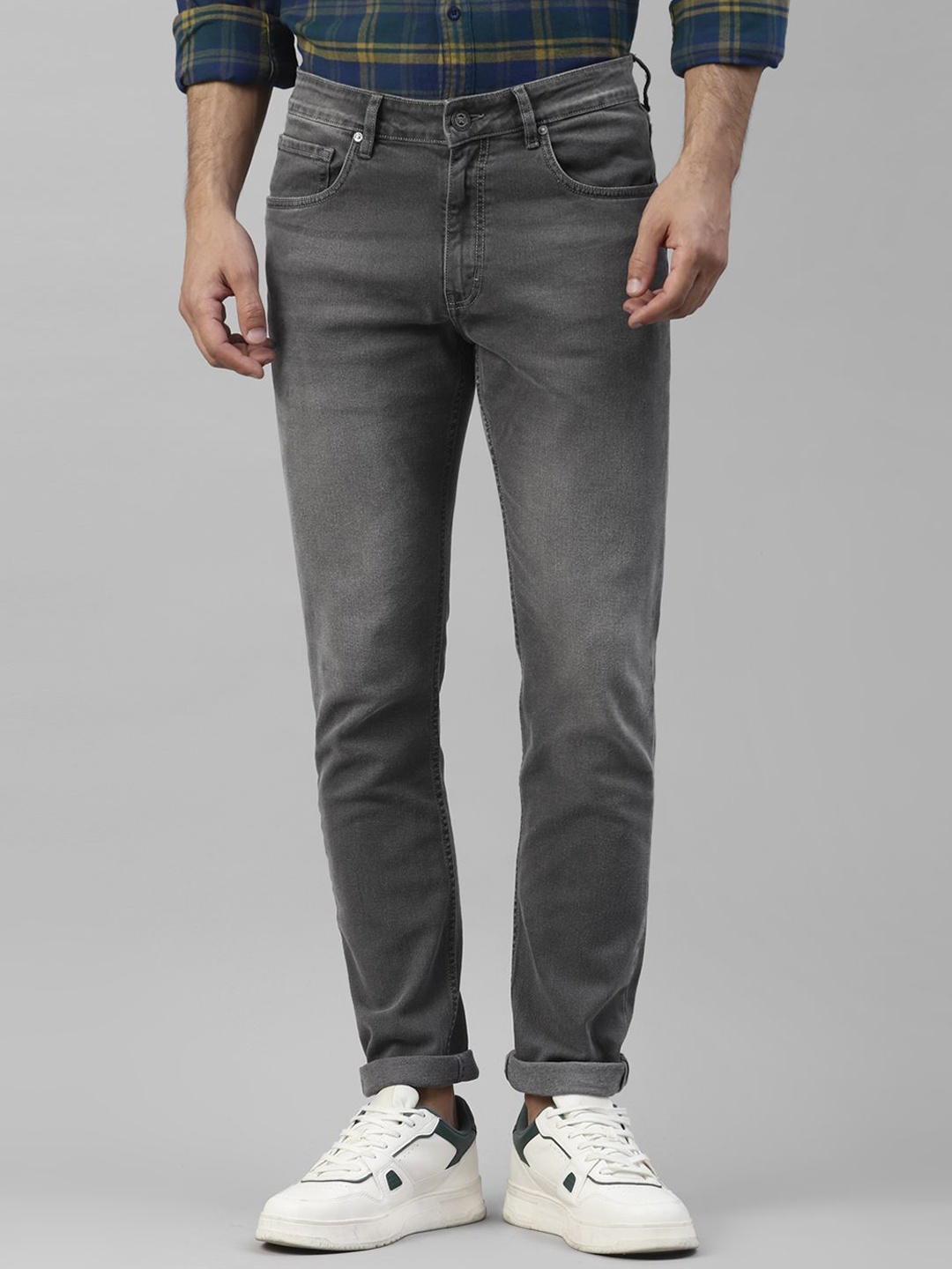 

Royal Enfield Men Cotton Low Distress Heavy Fade Jeans, Grey