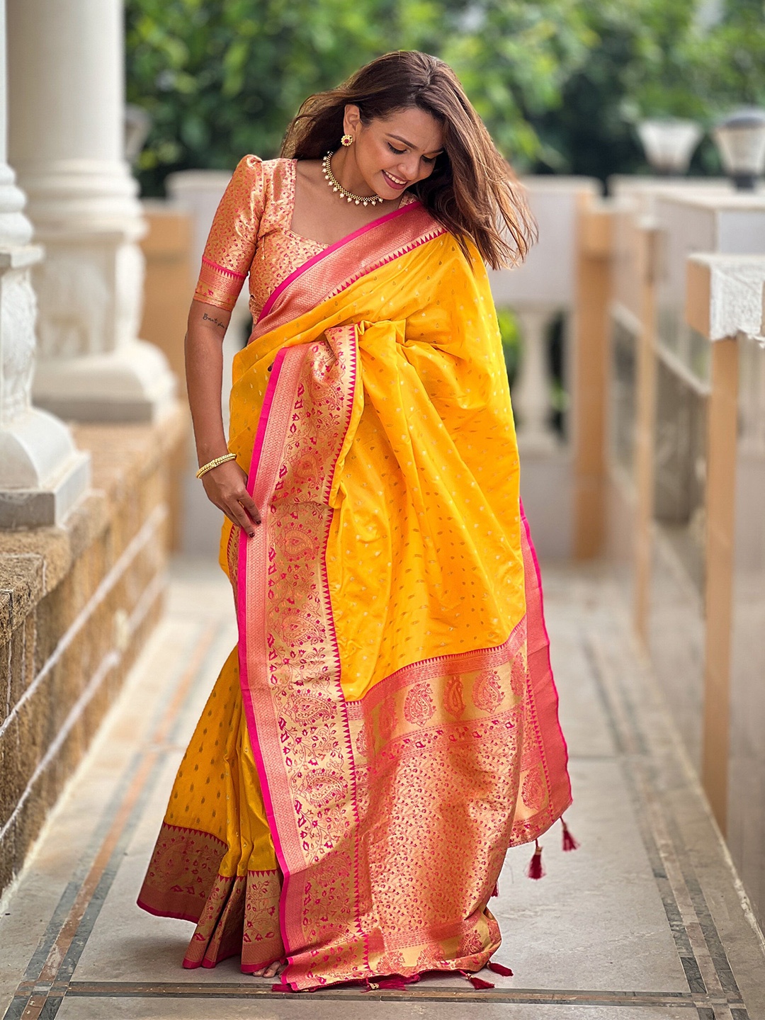 

YAVIRA SILK Woven Design Zari Paithani Saree, Yellow