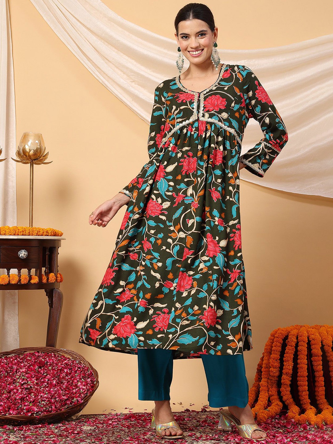 

House Of Zelena V-Neck Floral Printed Empire Maternity Kurta with Trousers, Green