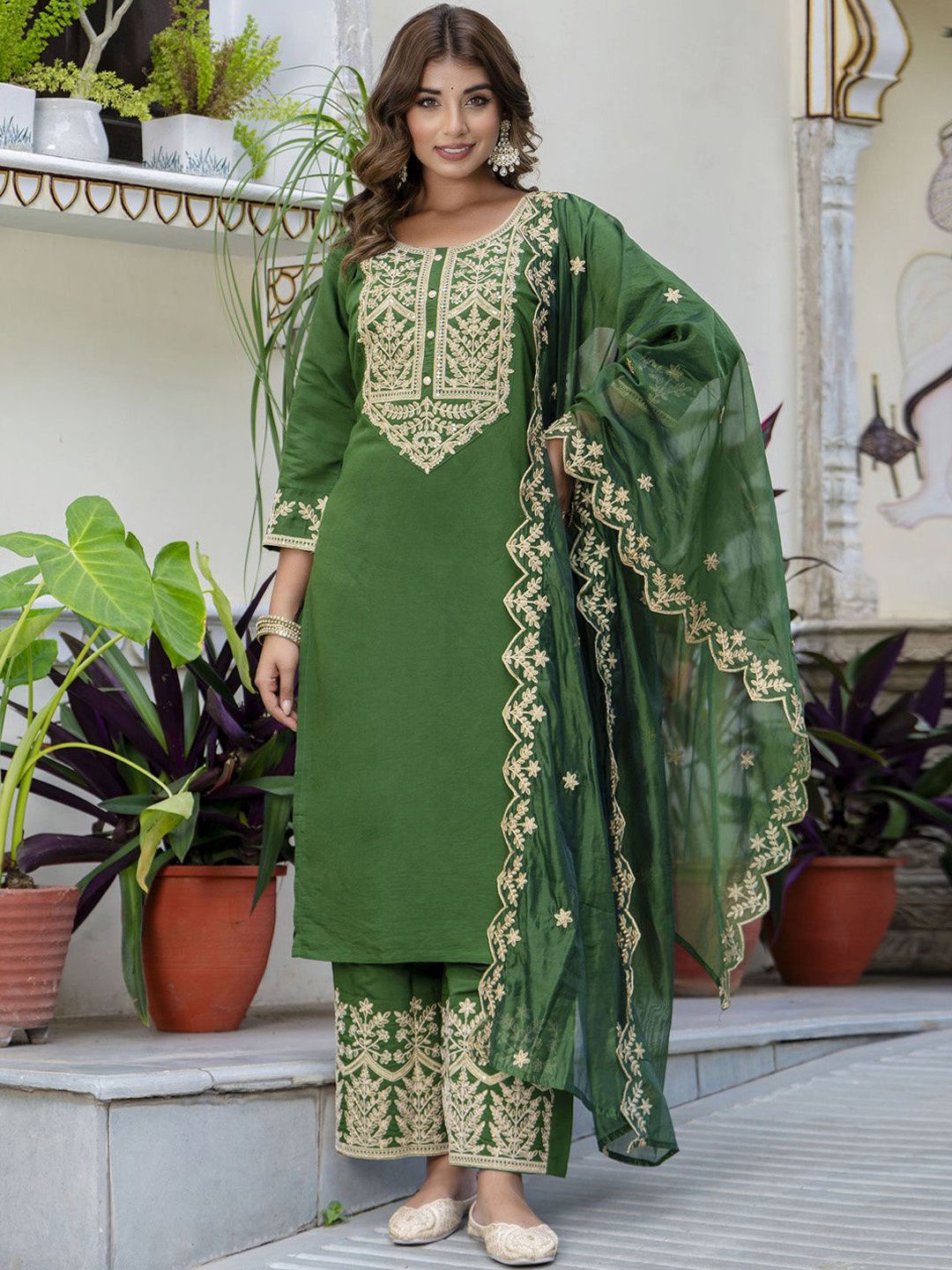 

VredeVogel Floral Embroidered Regular Straight Kurta With Palazzo With Dupatta, Green