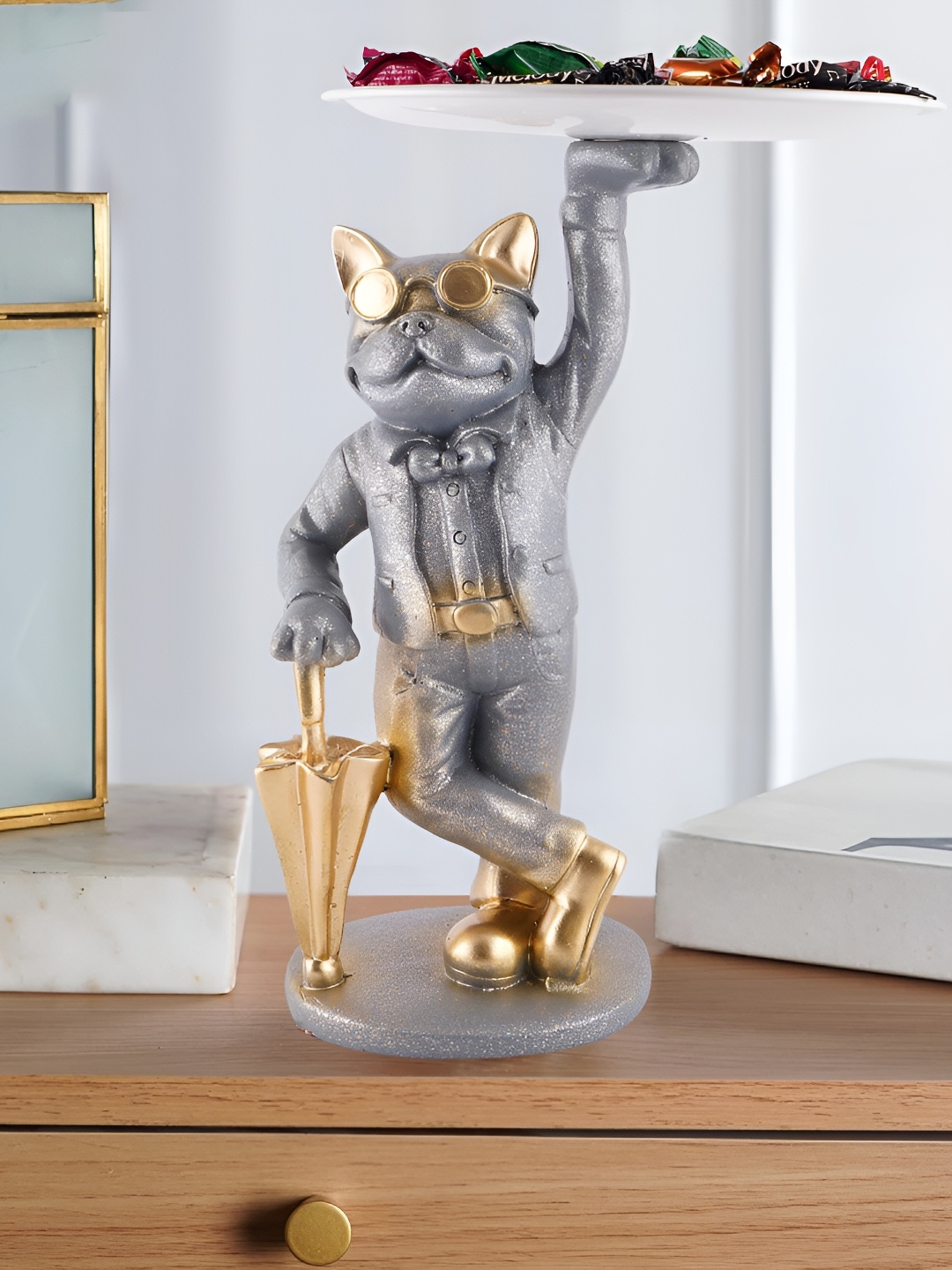 

Zart Silver-Toned Idol Showpiece