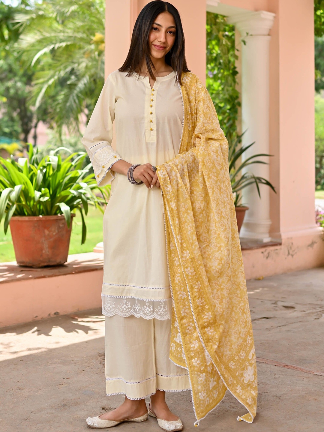 

Bunaai Mandarin Collar Straight Kurta With Palazzo & Dupatta, Beige