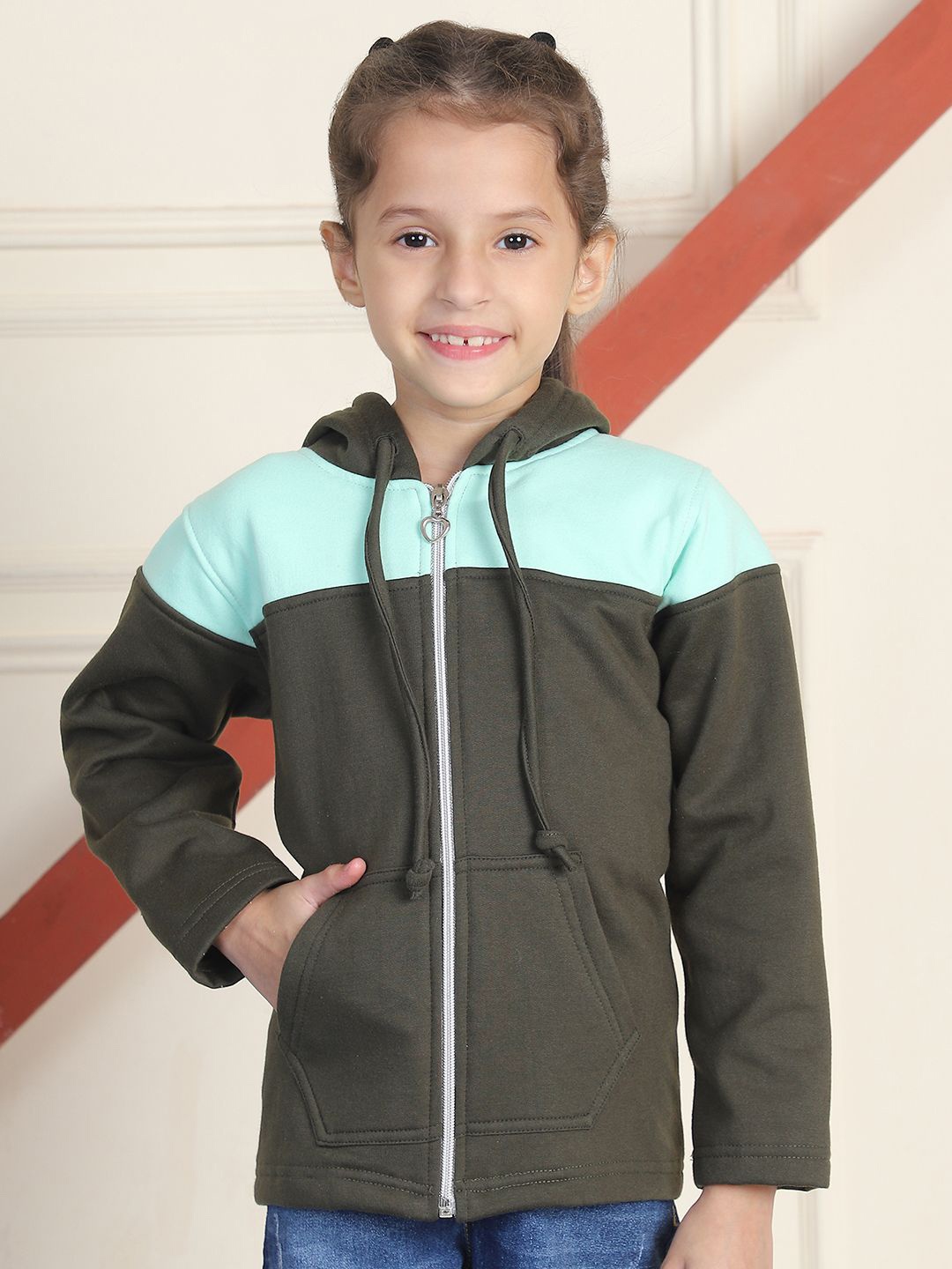 

MINI & MING Girls Colourblocked Hooded Sweatshirt, Olive
