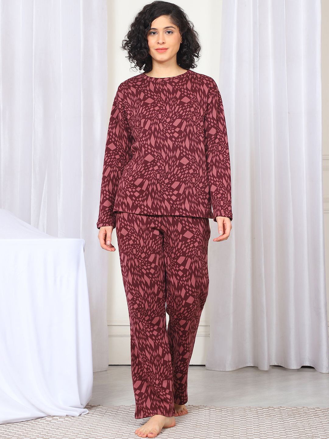 

Kanvin Women Geometric Printed Long Sleeves Night suit, Red