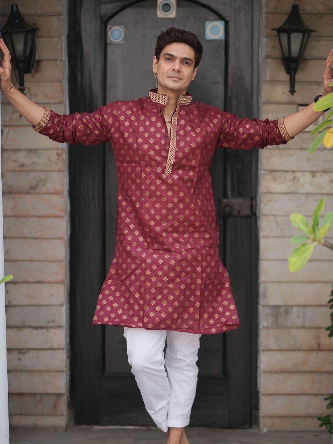 

Studd Muffyn Ethnic Motifs Woven Design Kurta, Maroon