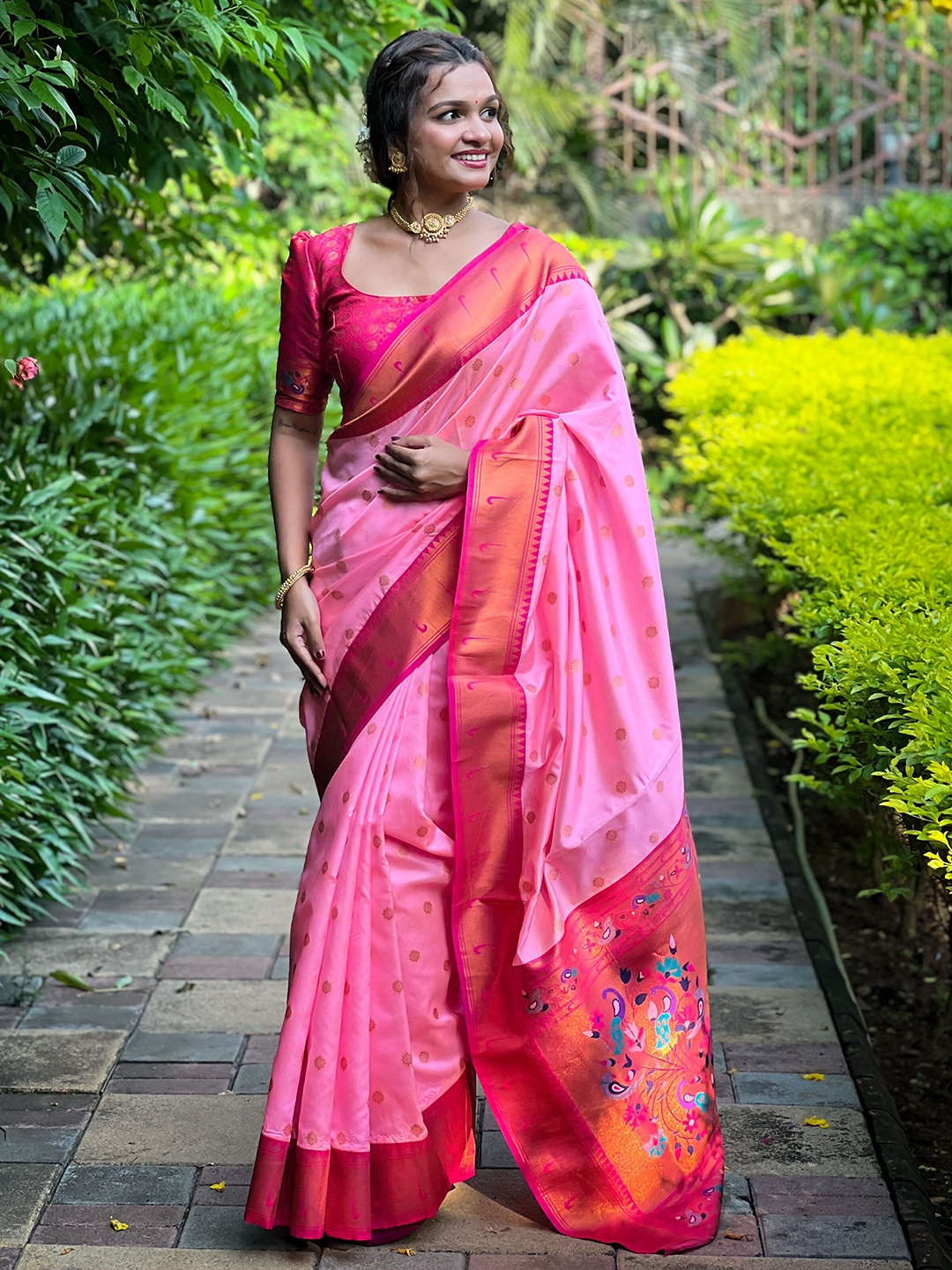 

YAVIRA SILK Ethnic Motifs Woven Design Zari Paithani Saree, Pink