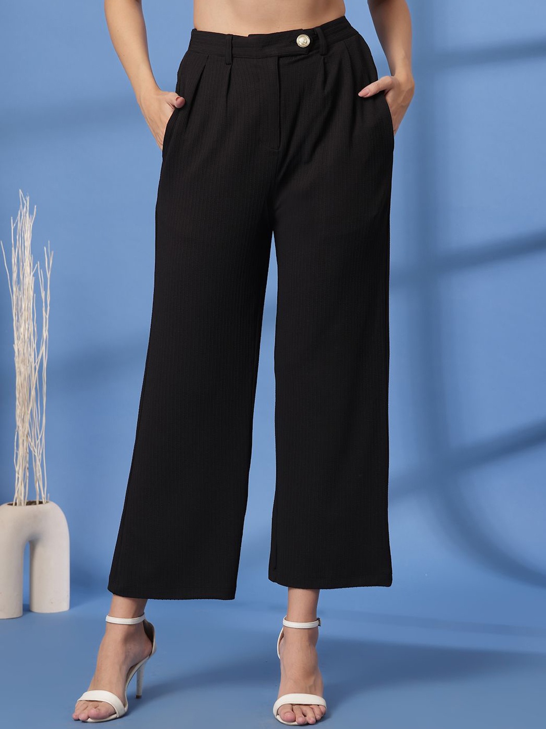 

plusS Women Pleated Regular Trousers, Black