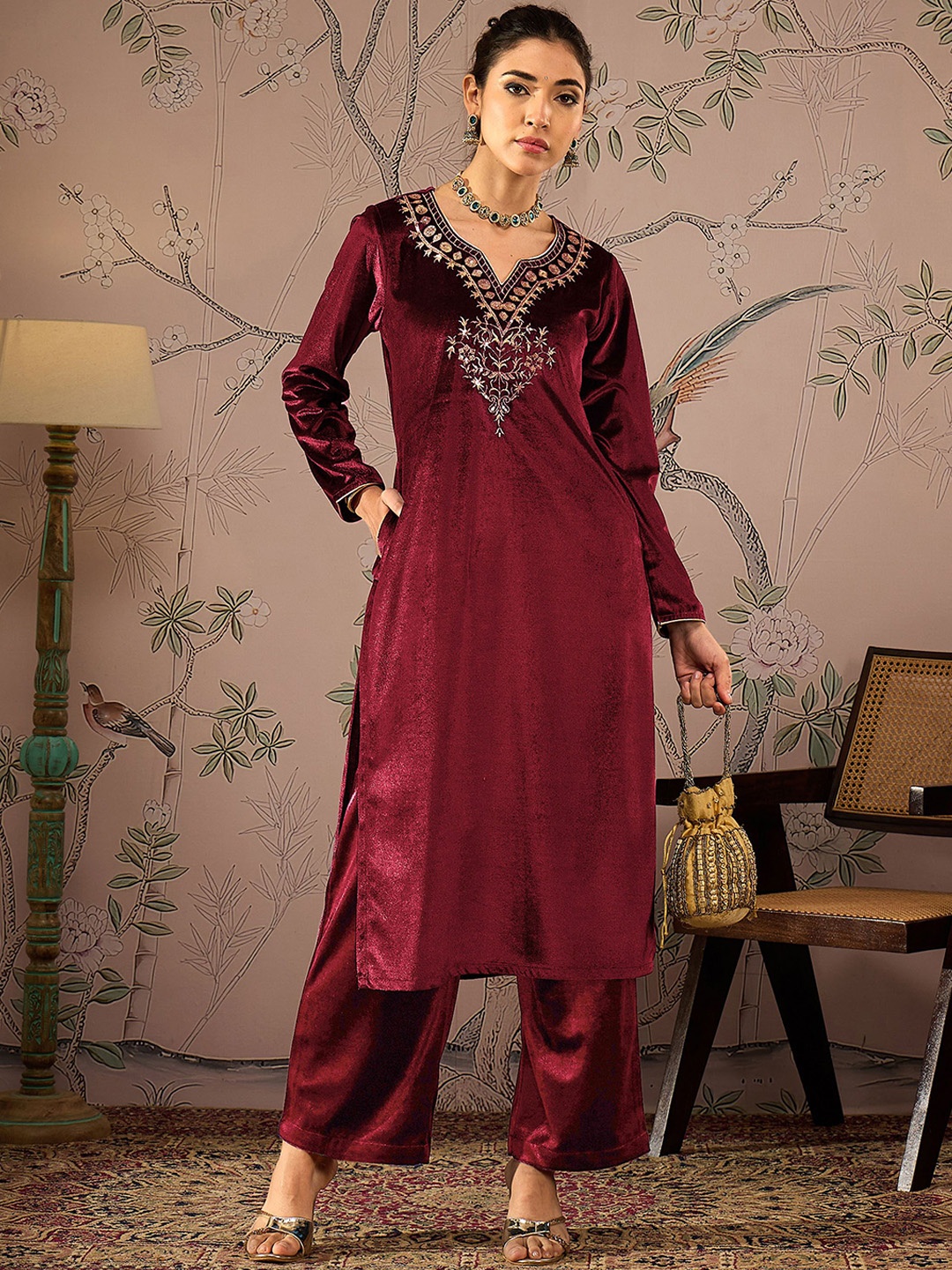 

Shae by SASSAFRAS Floral Embroidered Round Neck Long Sleeves Regular Velvet Kurta, Maroon