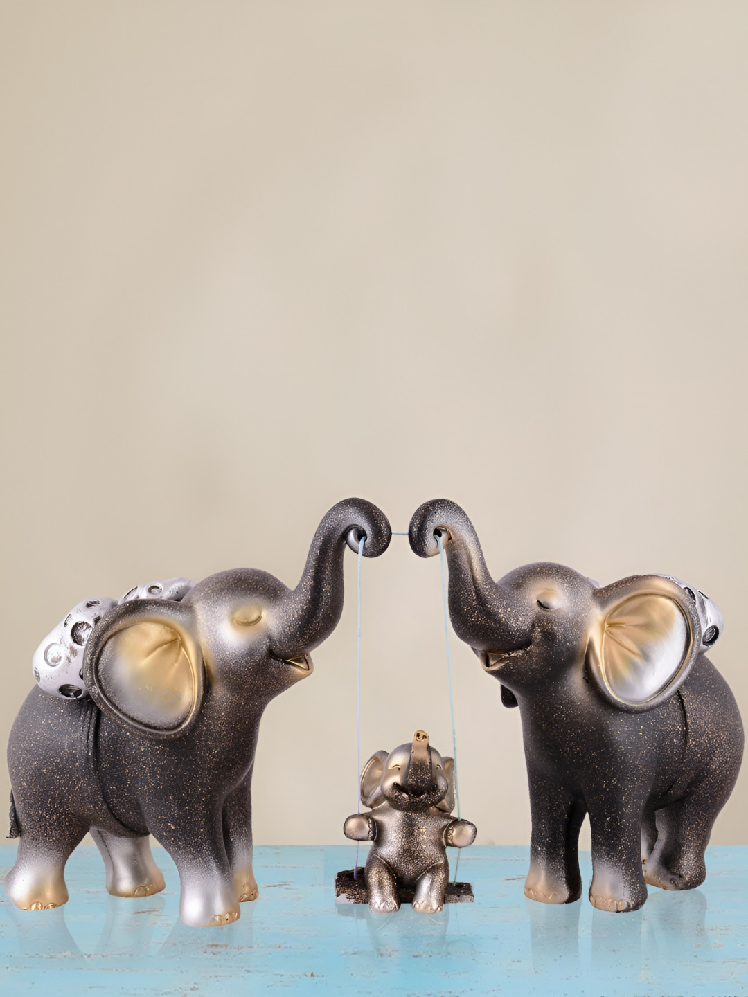 

Zart Black Idol Showpiece
