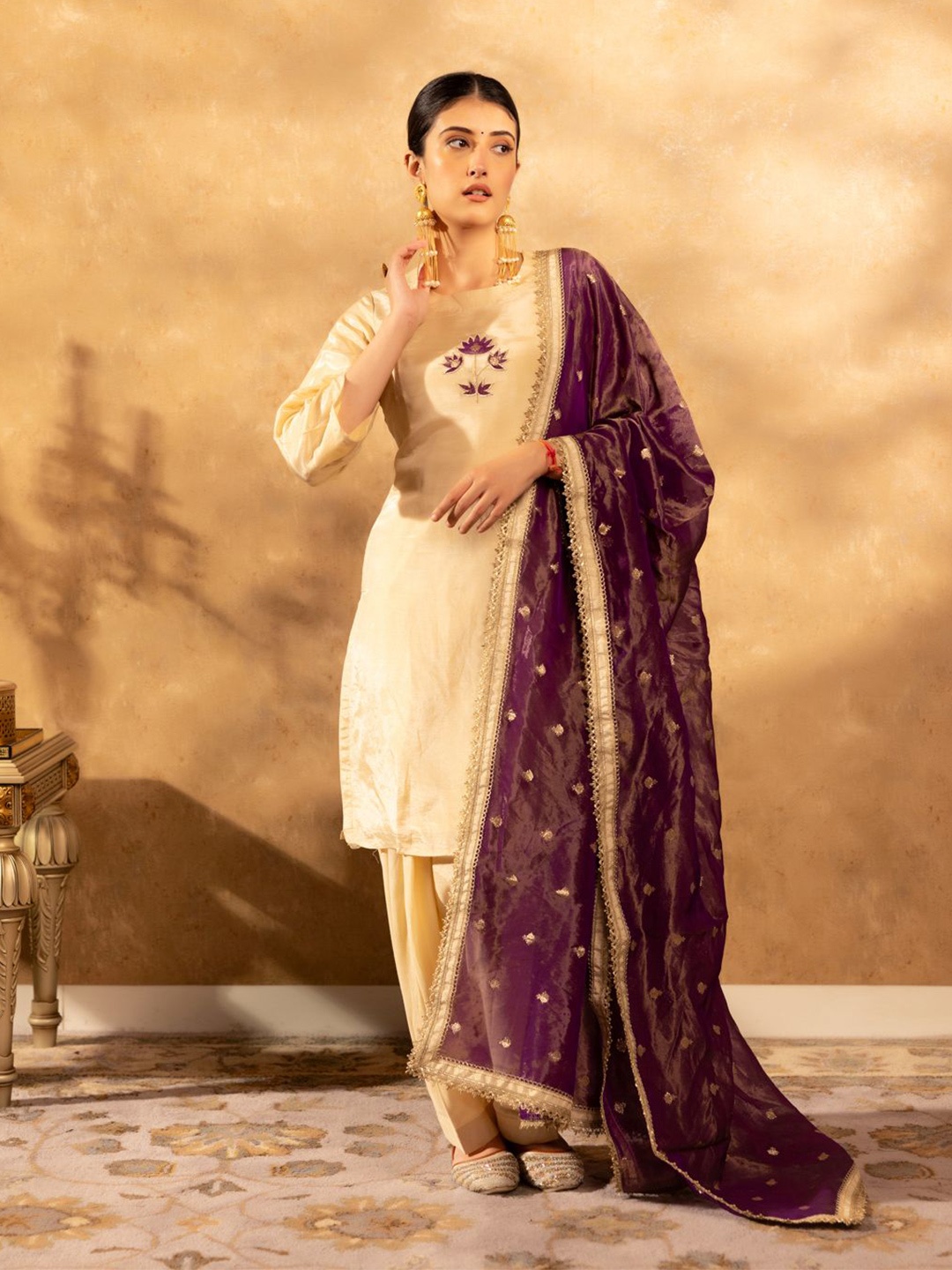 

Ambraee Floral Embroidered Tissue Straight Kurta With Salwar & Dupatta, Off white