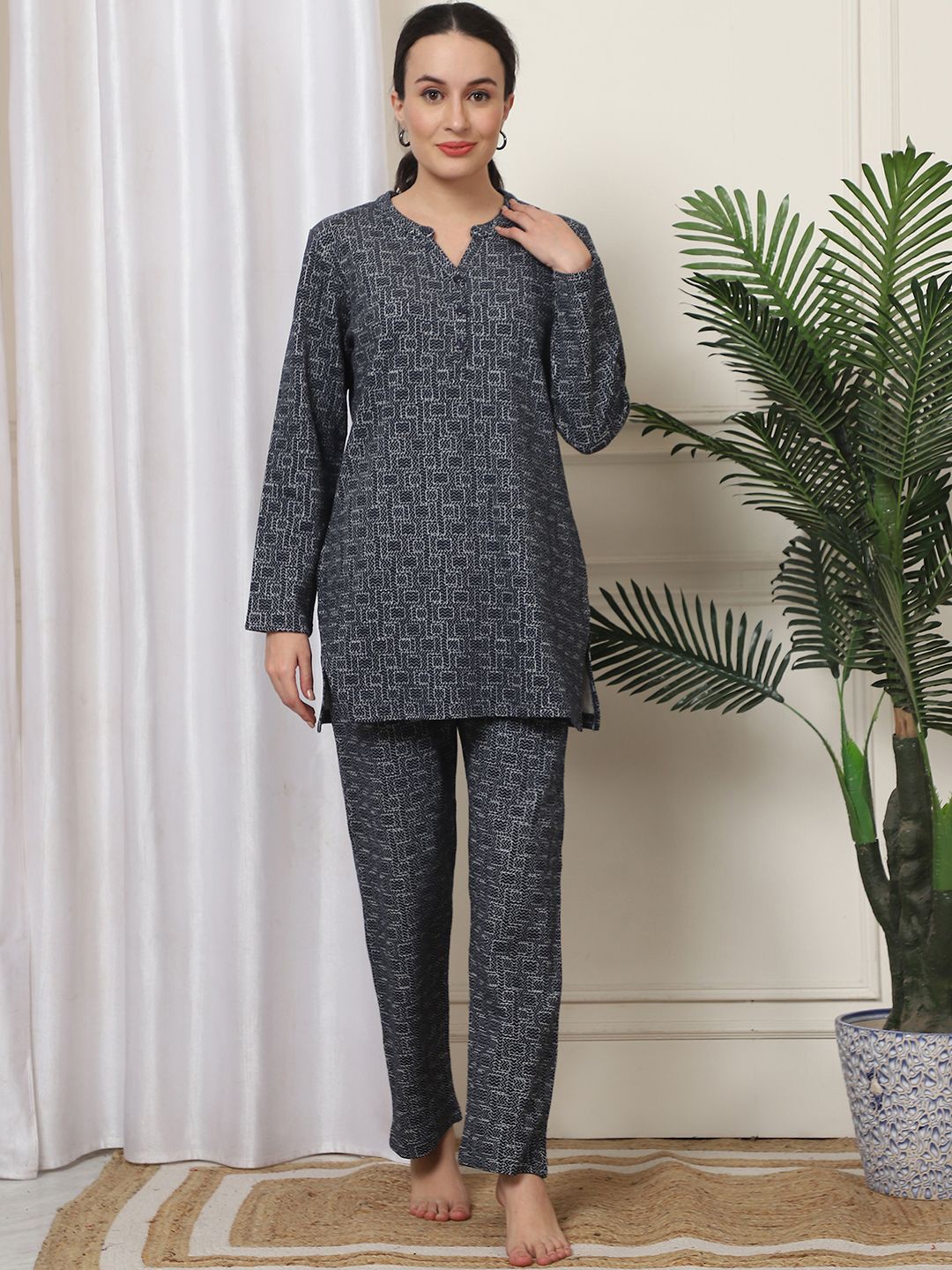 

Kanvin Women Geometric Printed Night suit, Navy blue