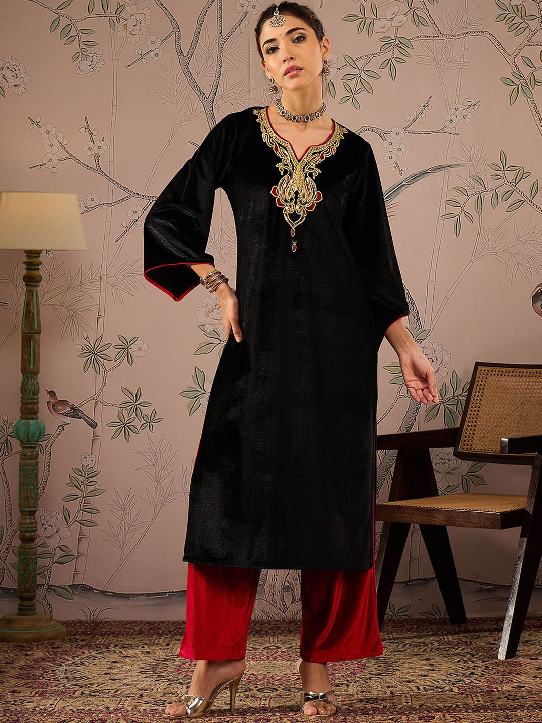 

Shae by SASSAFRAS Quirky Embroidered Round Neck Three-Quarter Sleeves Regular Velvet Kurta, Black