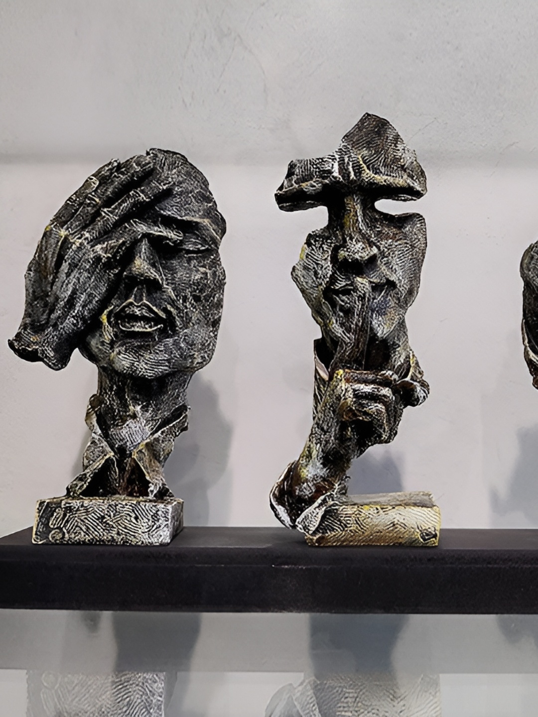 

Zart Black Figurine Showpiece