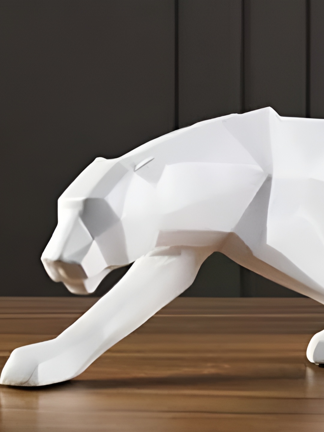 

Zart White Idol Showpiece