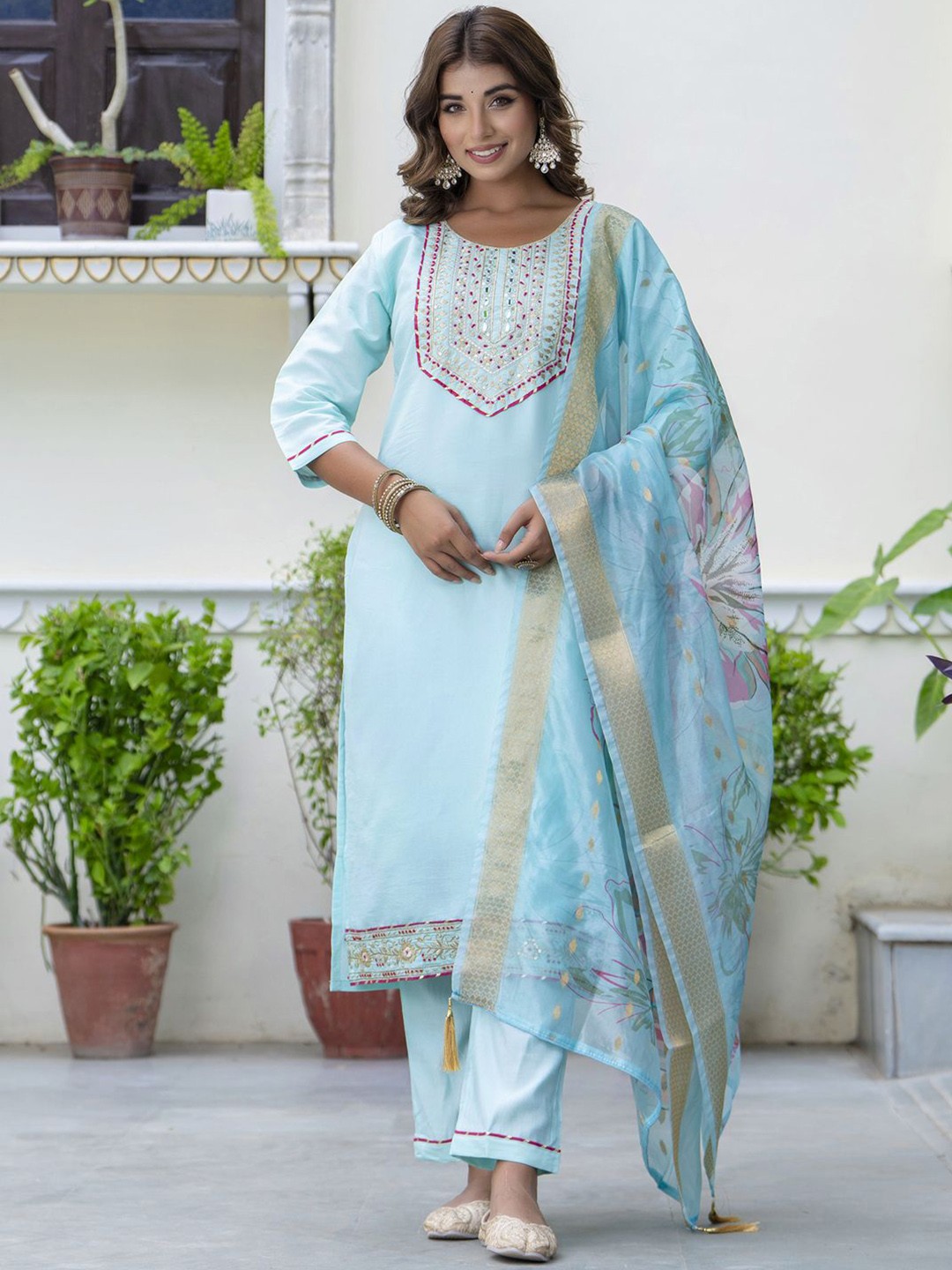 

VredeVogel Women Embroidered Regular Sequinned Kurta with Trousers & With Dupatta, Green