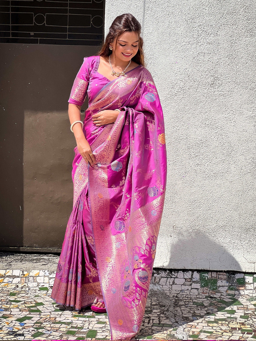 

YAVIRA SILK Woven Design Zari Banarasi Saree, Purple