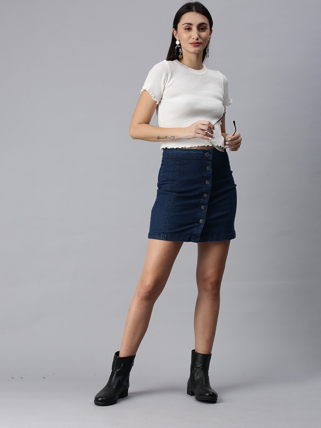 

SHECZZAR Round Neck Short Sleeves Crop Top, White