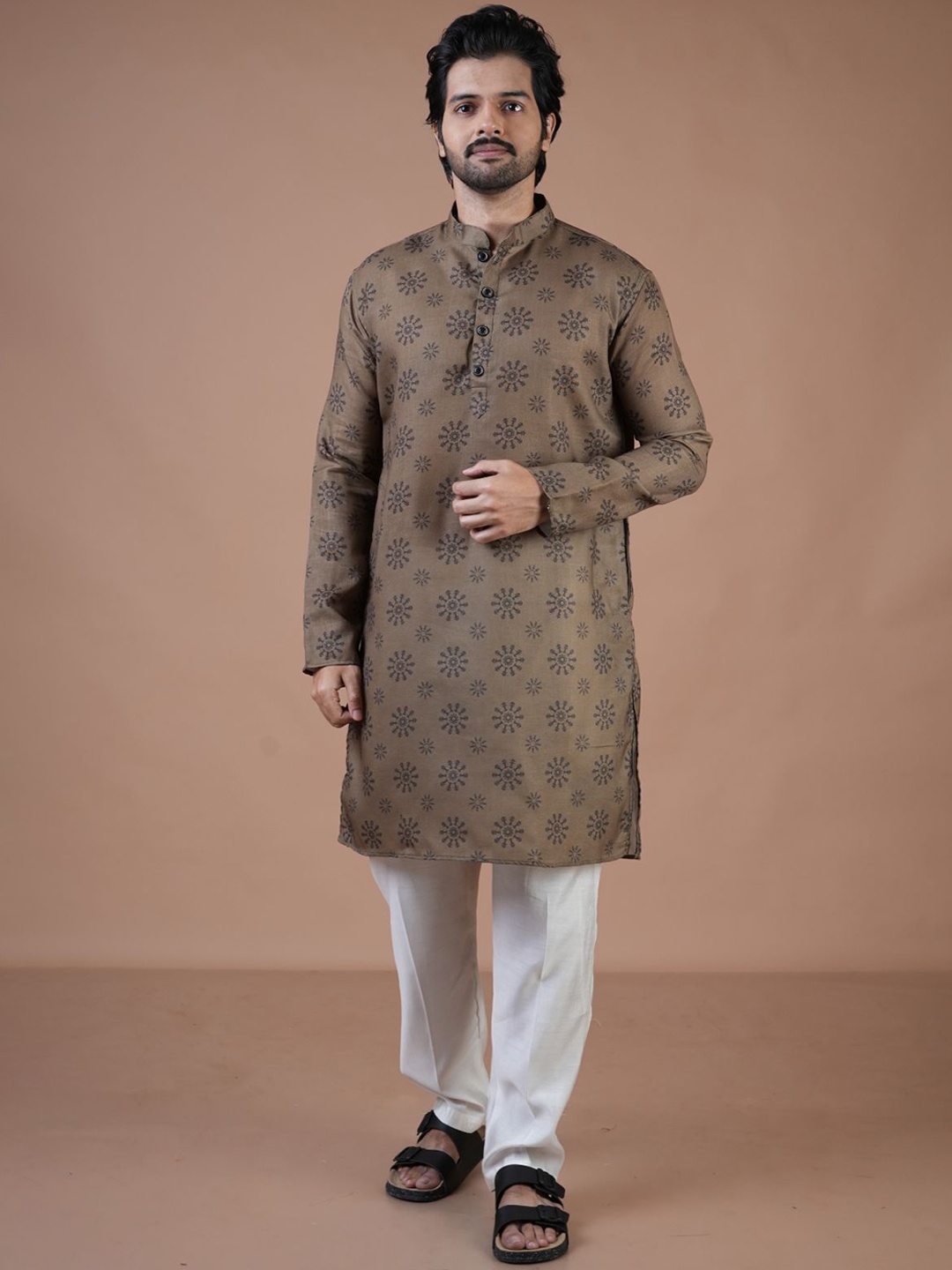 

ARYA Men Floral Printed Regular Linen Kurta with Pyjamas, Olive
