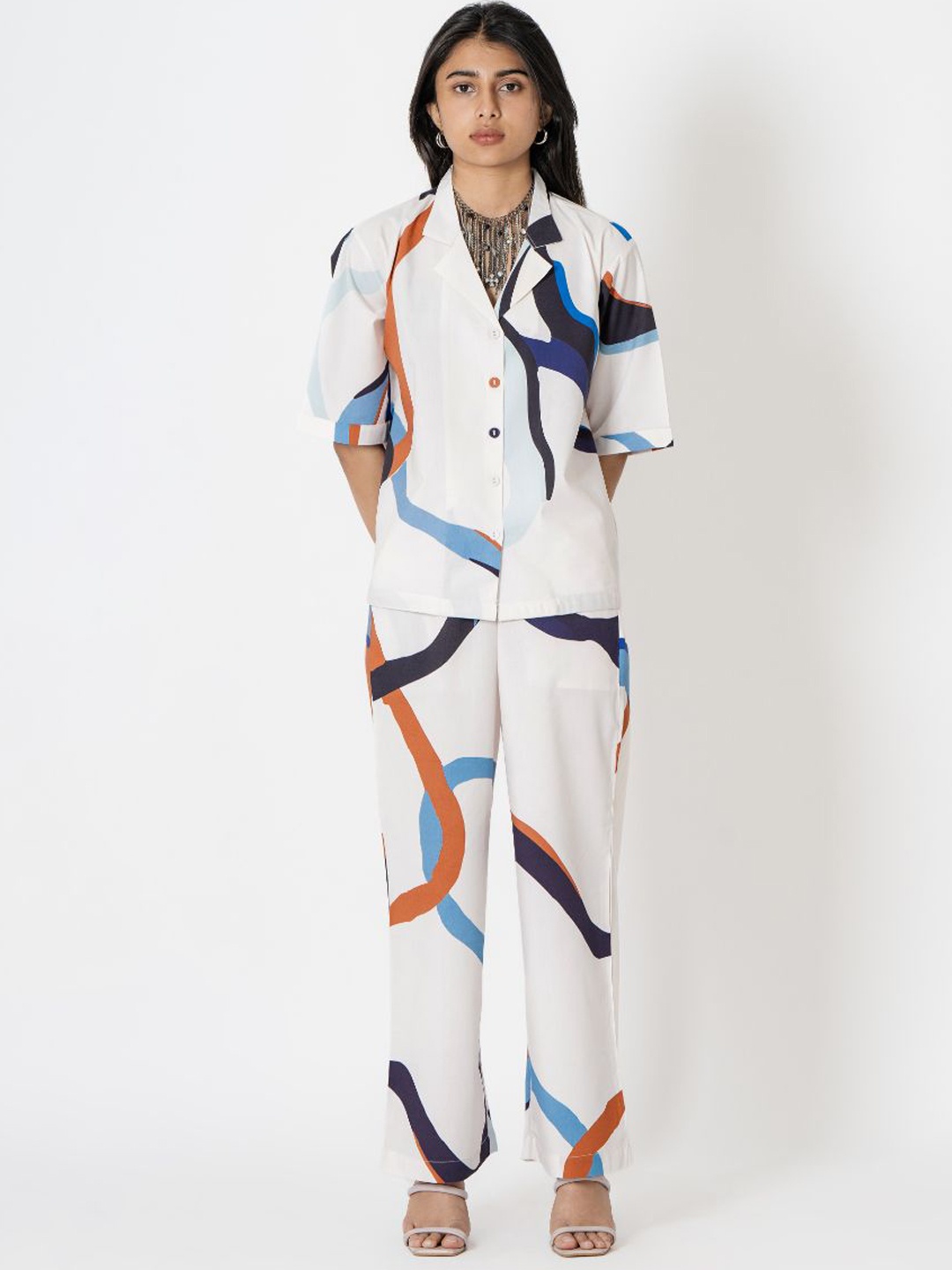 

Kameez by Pooja Kejriwal Jenzie Abstract Printed Shirt & Trousers, White